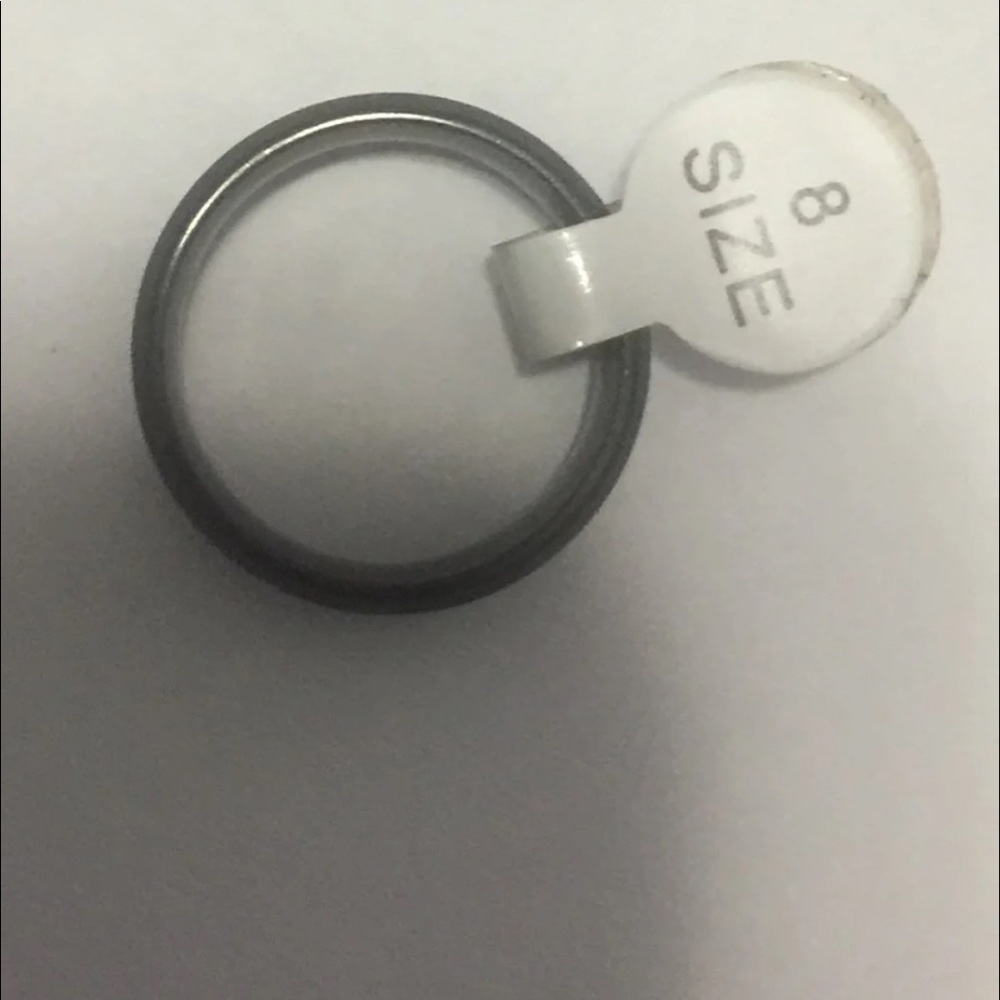 New ring - Picture 2 of 5